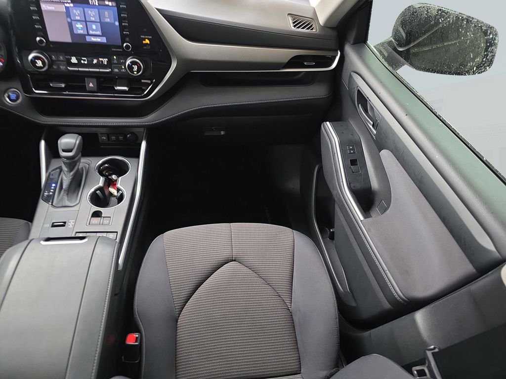 2020 Toyota Highlander L - Photo 16