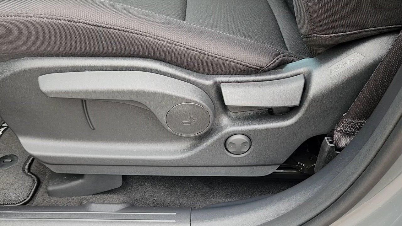 New 2026 Hampton Gray Hyundai SE image 8