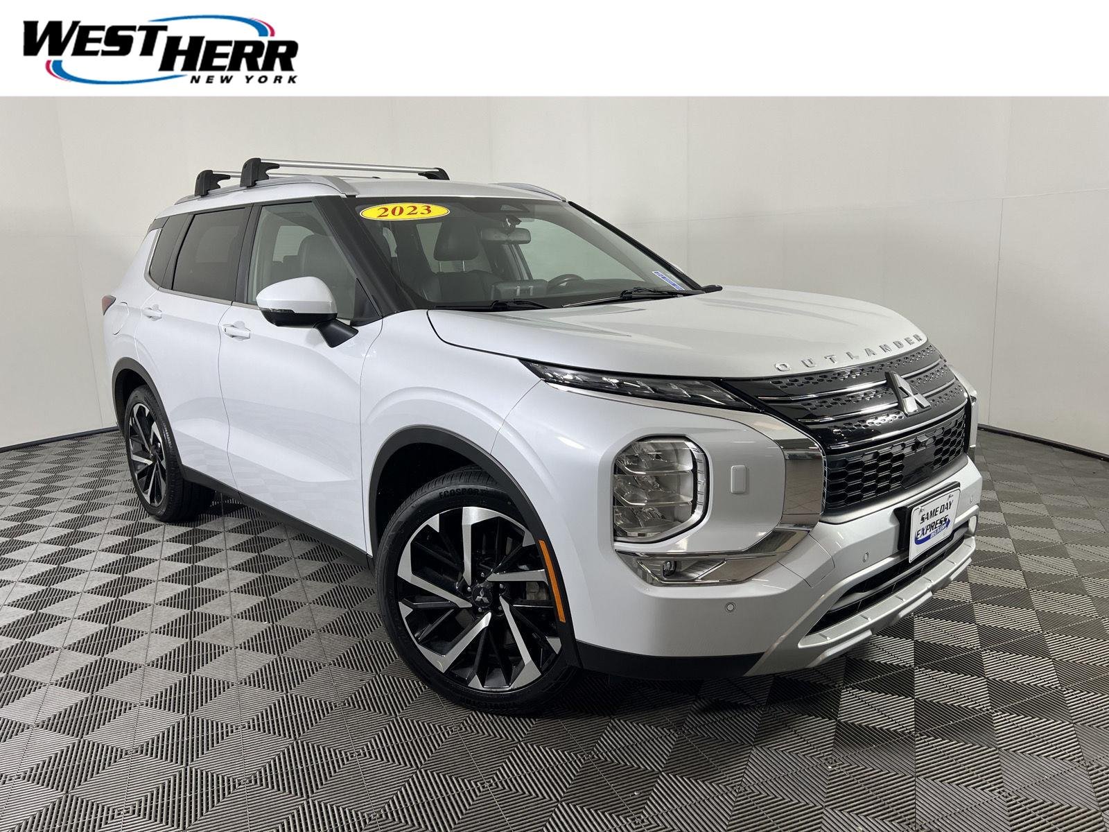 Used 2023 White Diamond Mitsubishi SE image 1