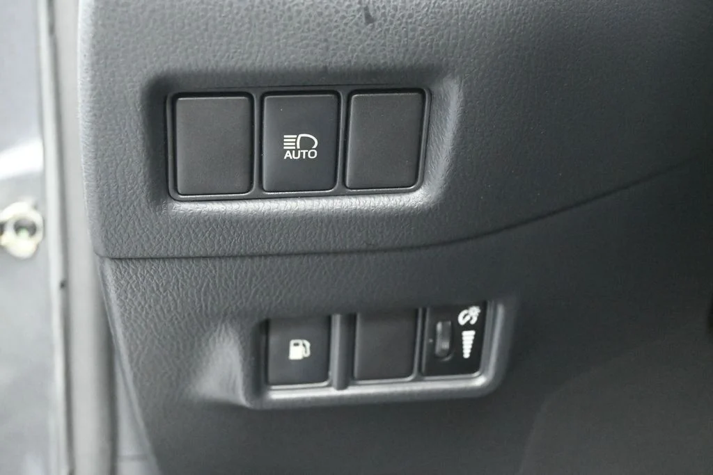 Used 2019 Magnetic Gray Metallic Toyota XLE image 15