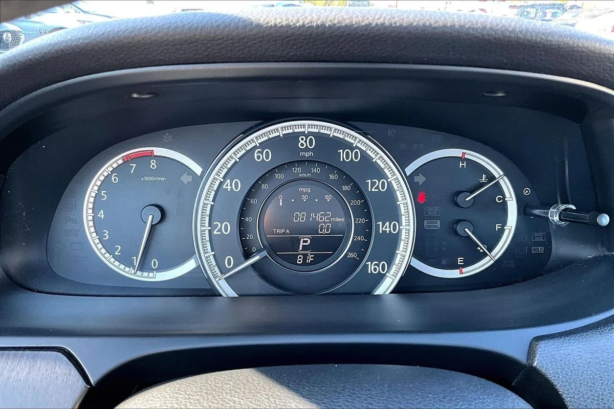 Used 2013 Silver Honda EX-L image 13