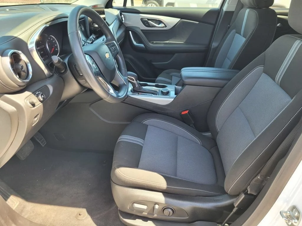 Used 2025 Summit White Chevrolet 2LT image 13