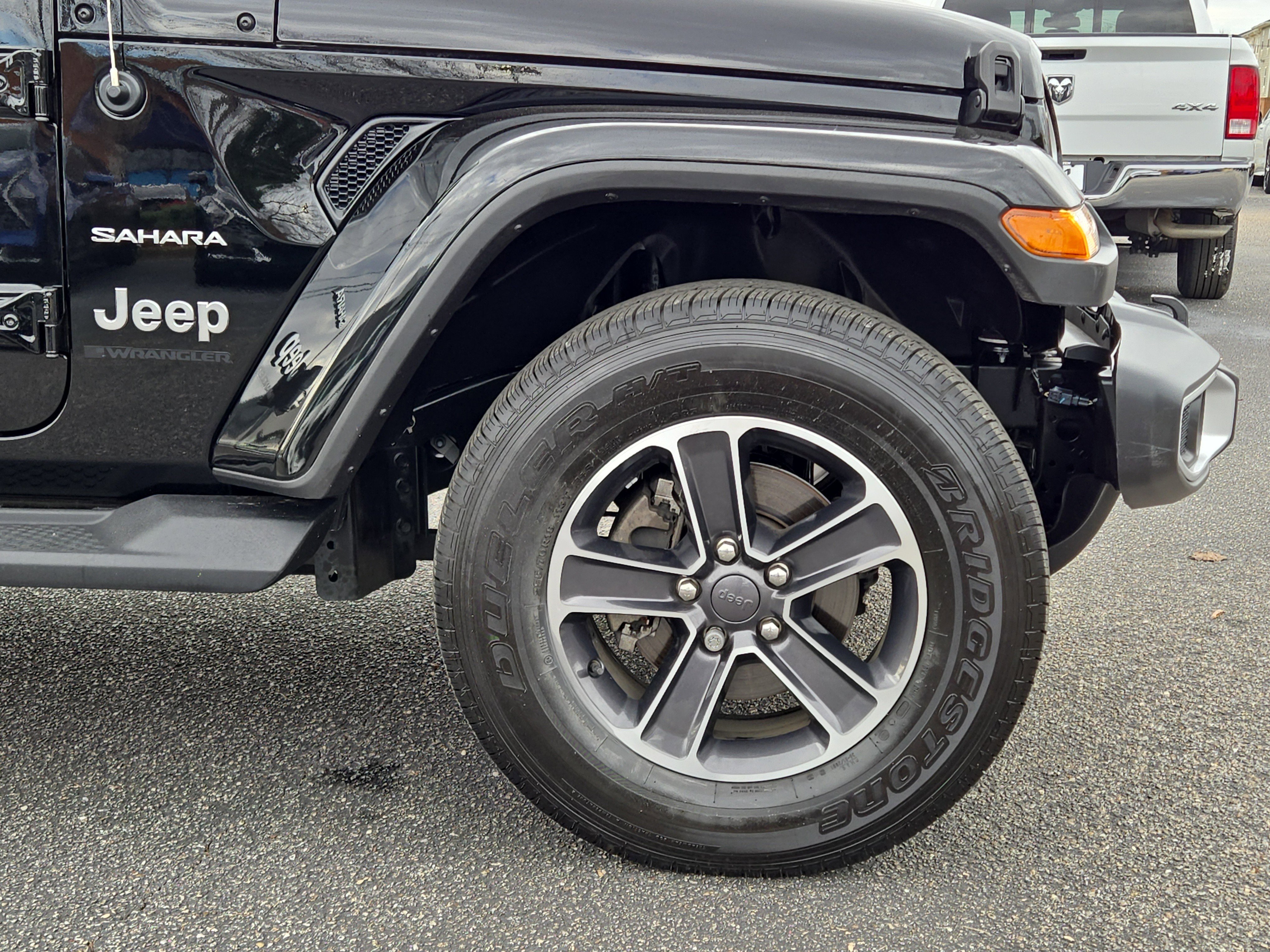 2023 Jeep Wrangler 4-Door Sahara - Photo 11
