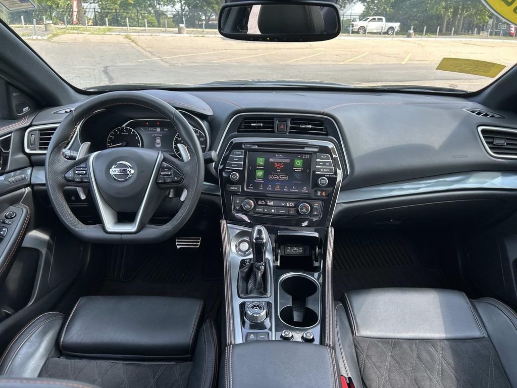 Used 2022 Black Nissan SR image 20