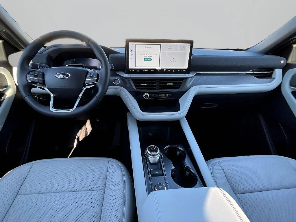 New 2027 Star White Metallic Tri-Coat Ford Platinum™ image 5