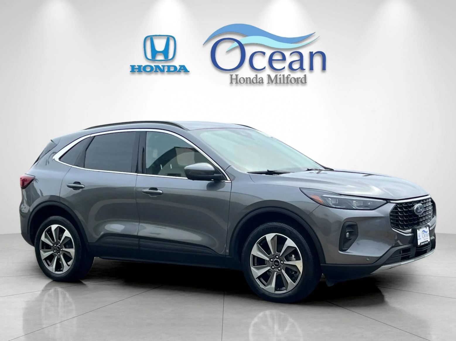 Used 2024 Carbonized Gray Metallic Ford Platinum image 1