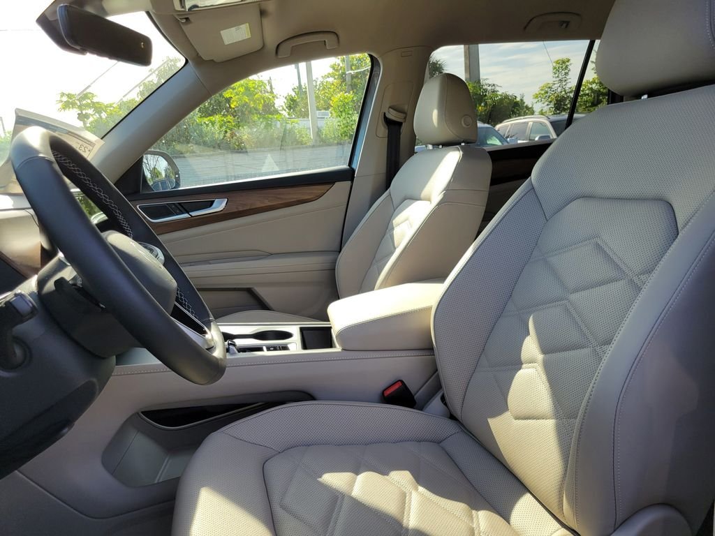 New 2026 Silver Volkswagen 2.0T SE image 11