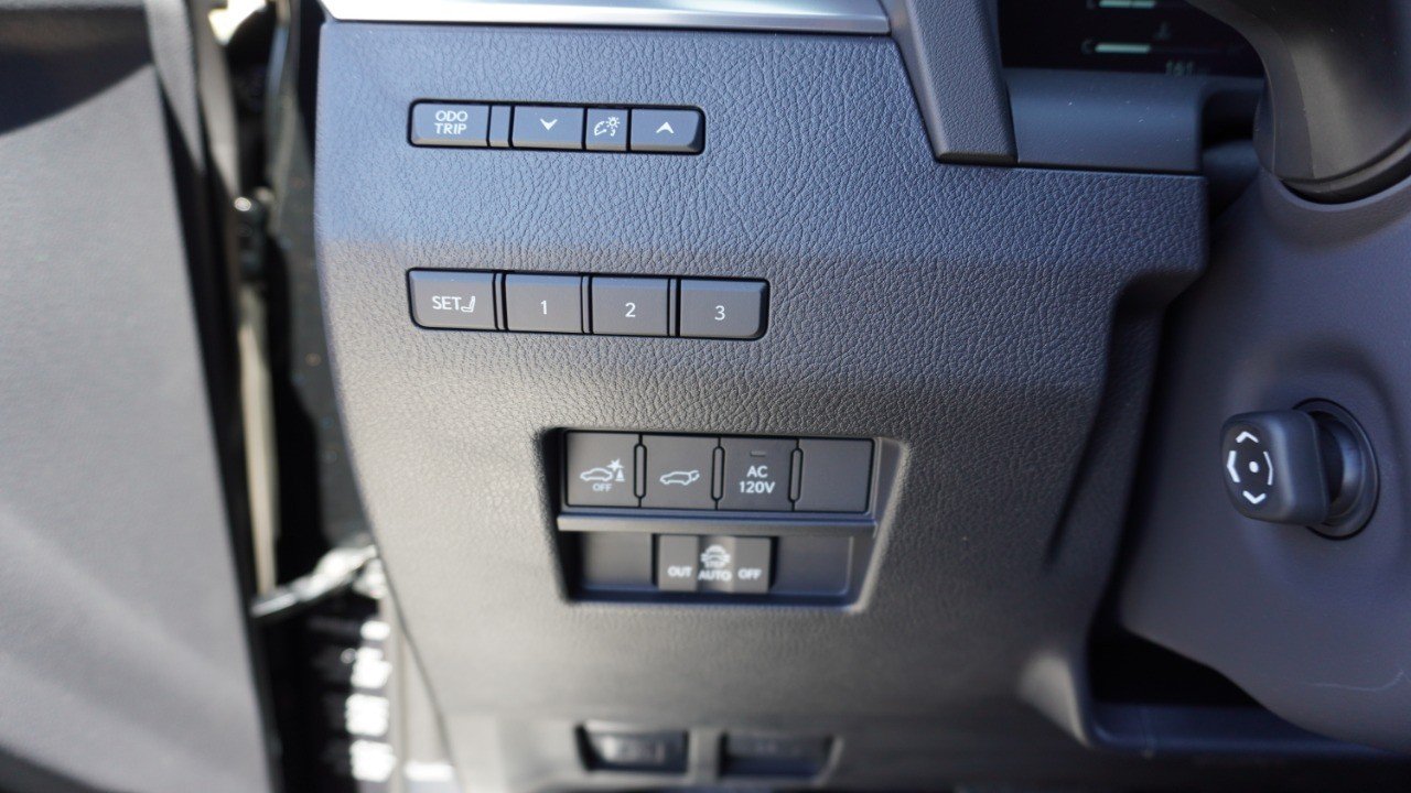 Used 2026 Black Lexus GX 550 Luxury+ image 21
