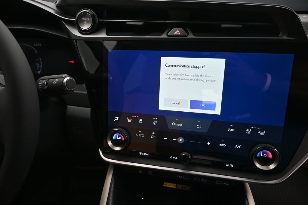 New 2026 Oxygen White Lexus  350e PREMIUM image 28