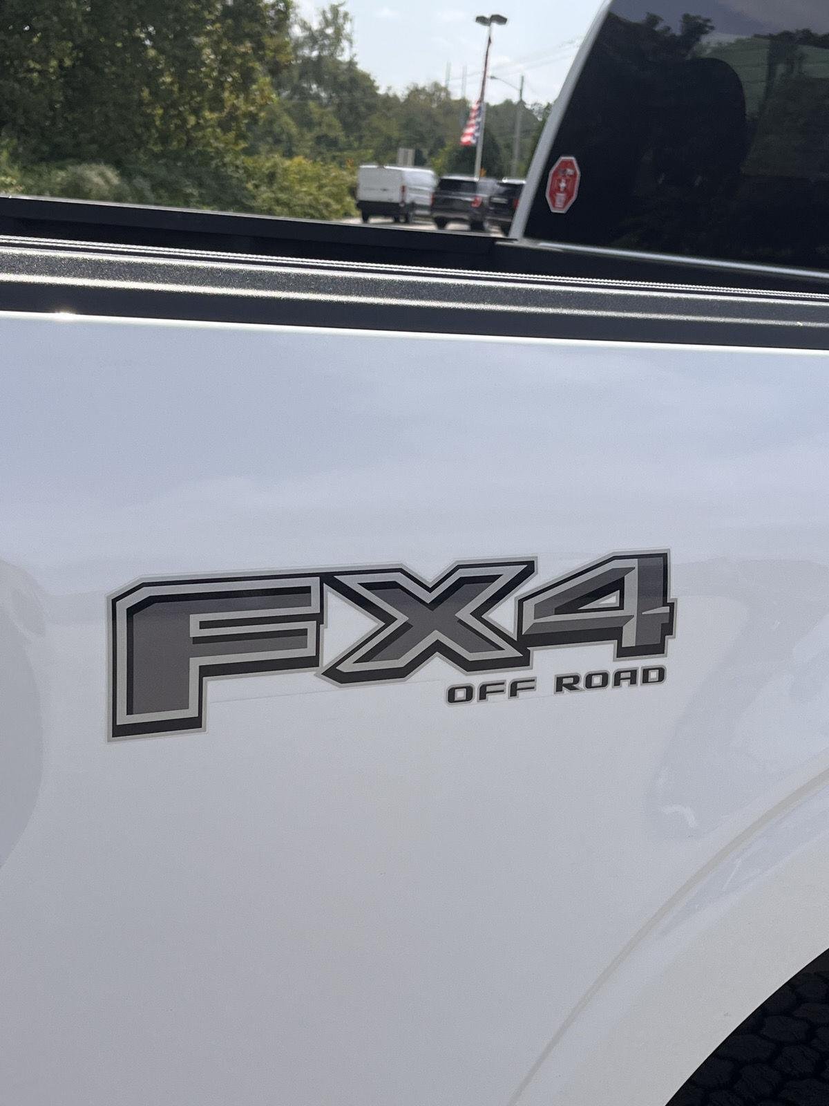 Used 2025 Oxford White Ford XLT image 16