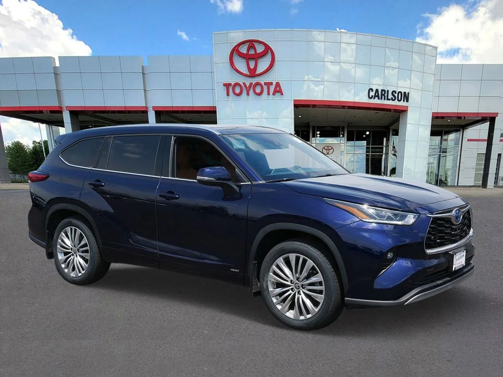 Used 2023 Toyota Highlander Platinum with VIN 5TDEBRCH5PS122673 for sale in Minneapolis, Minnesota