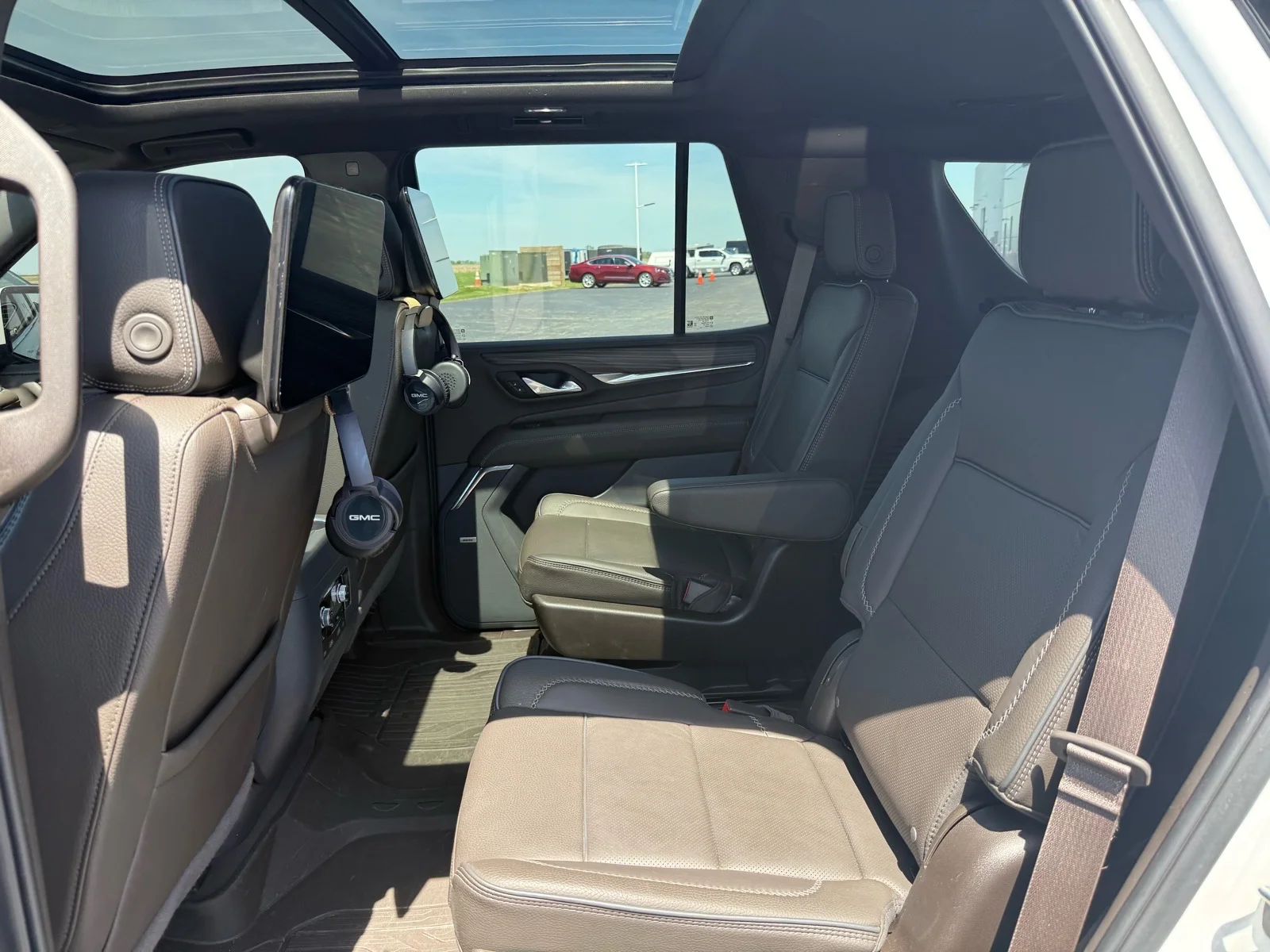 Used 2024 White Frost Tricoat GMC Denali image 15