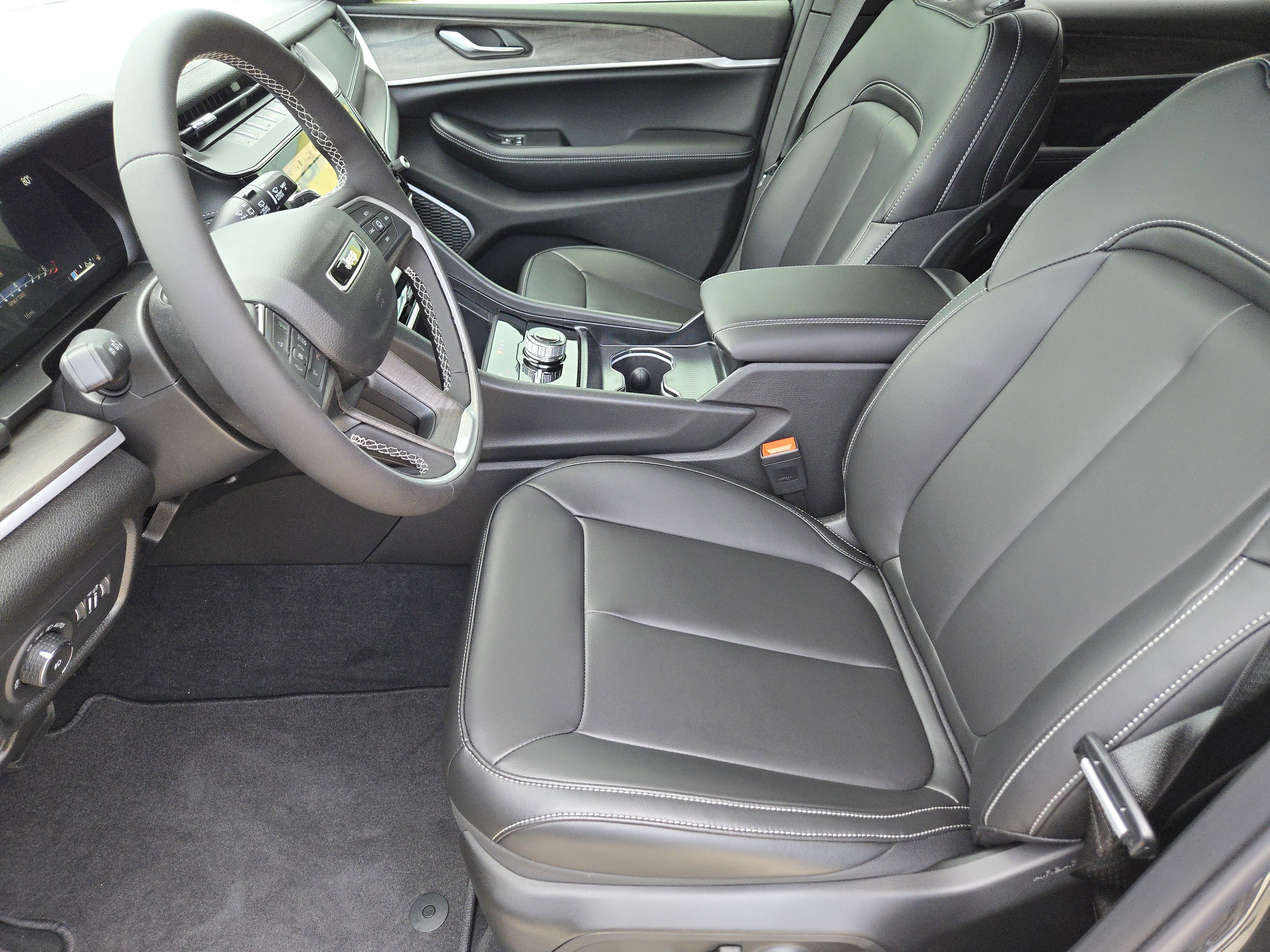New 2026 Baltic Gray Metallic Clear-Coat Exterior Paint Jeep Limited image 10