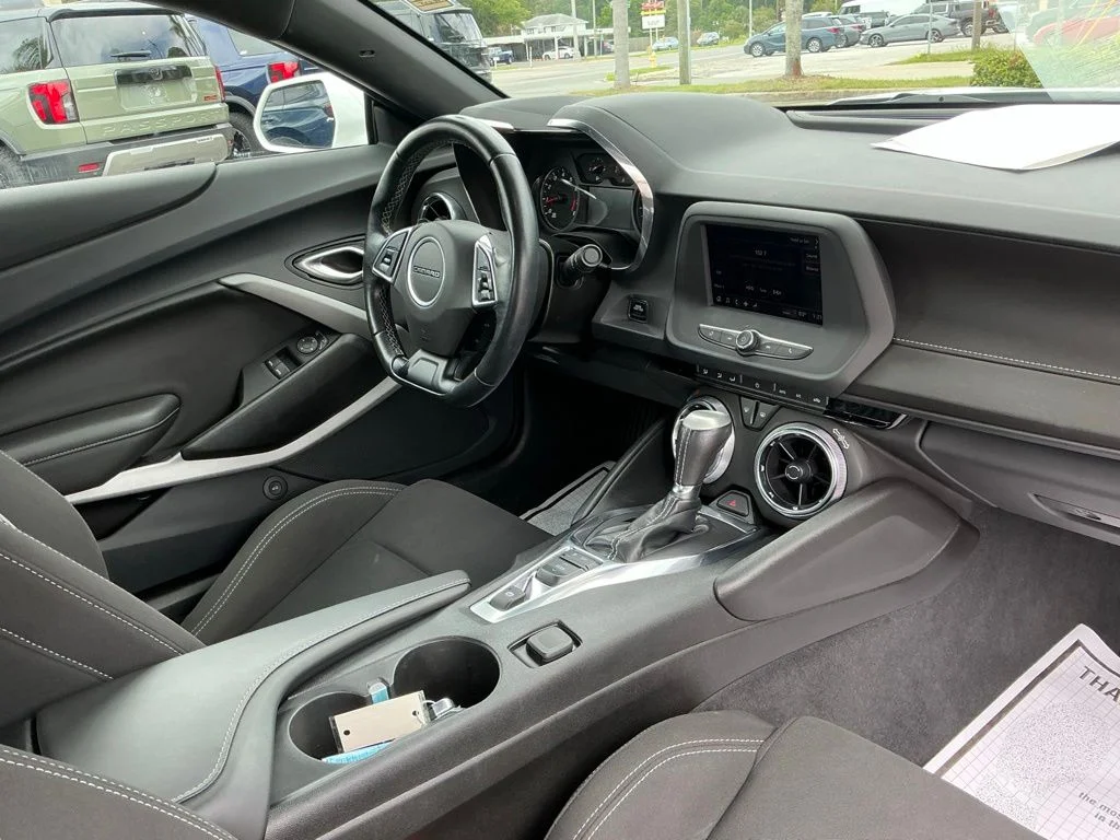 Used 2023 White Chevrolet 1LT image 24