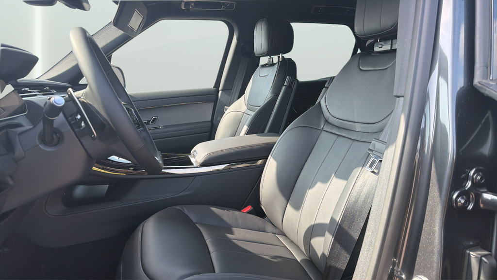 New 2026 Carpathian Grey Land Rover SE image 18
