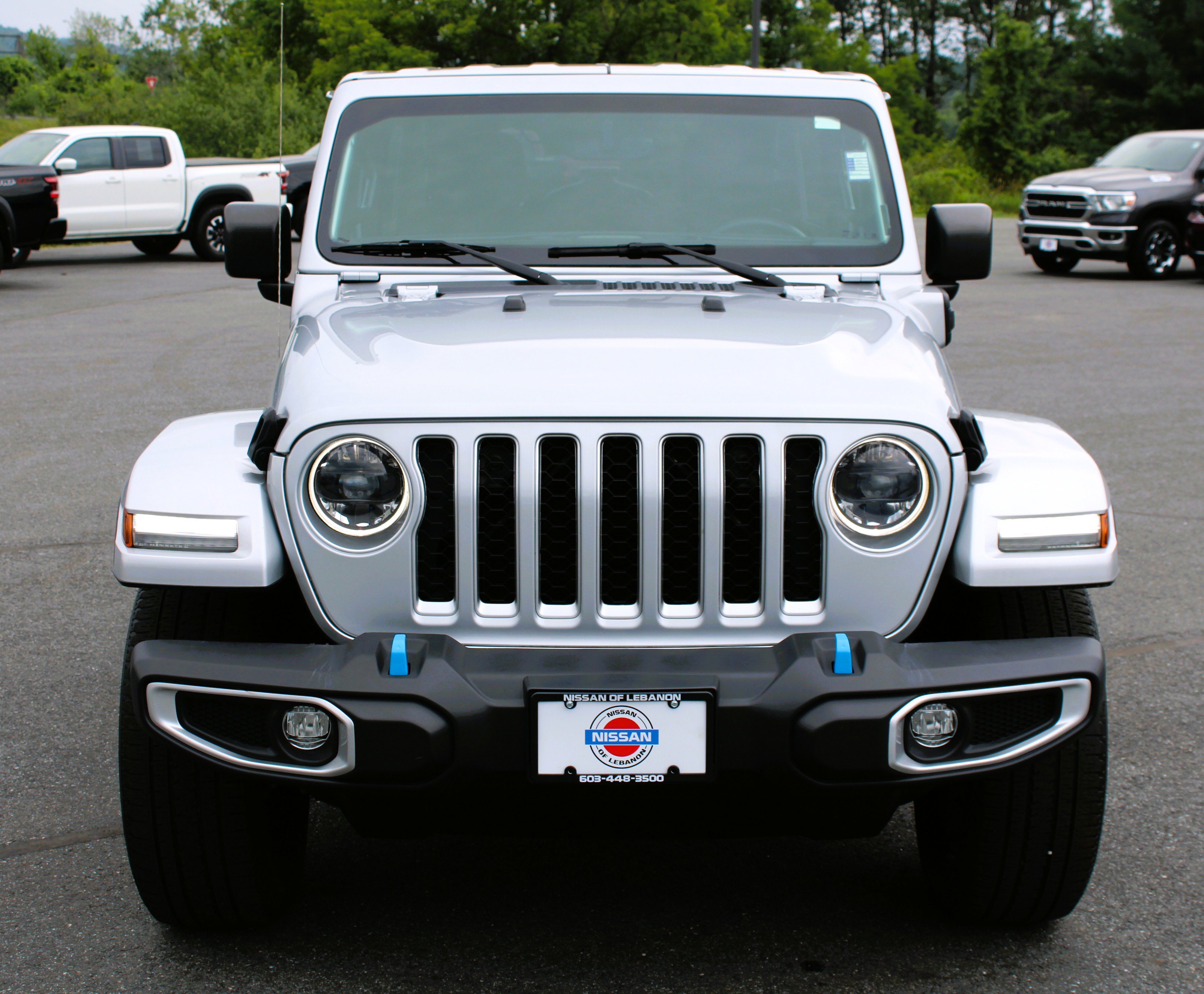 Used 2023 Silver Zynith Clearcoat Jeep Sahara image 2