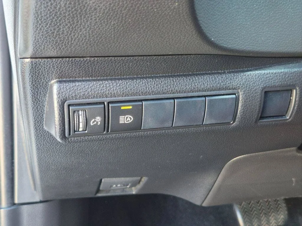 Used 2020 Silver Toyota SE image 14