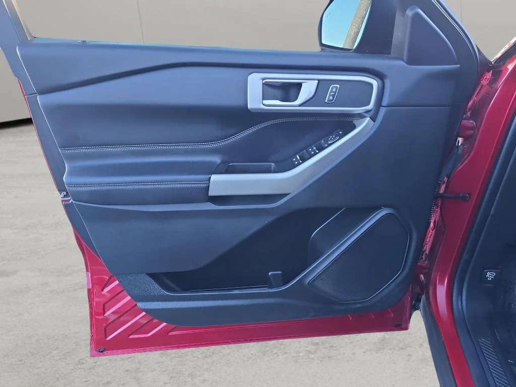 Used 2021 Rapid Red Metallic Tinted Clearcoat Ford XLT image 10