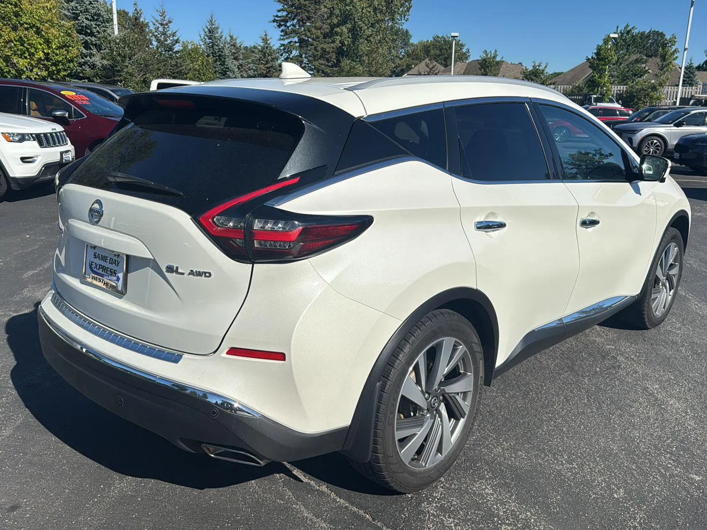 Used 2020 Pearl White Tricoat Nissan SL image 4