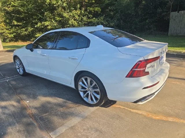 Used 2021 White Volvo T5 Momentum image 11
