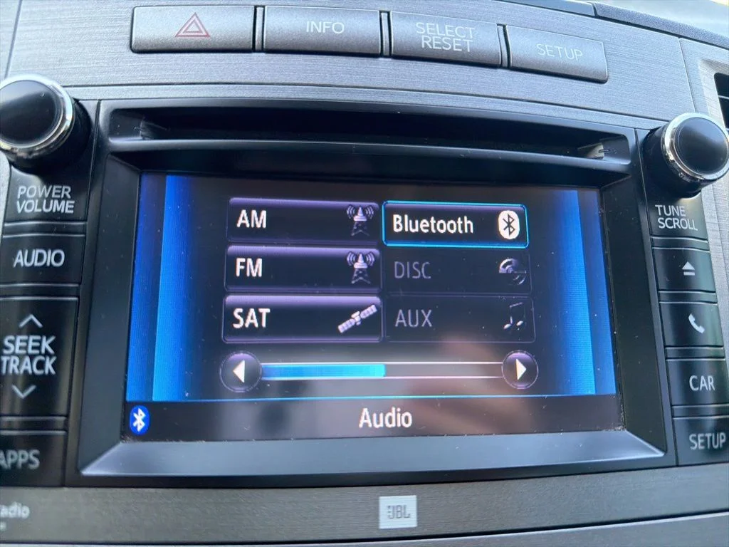Used 2013 White Toyota XLE image 13