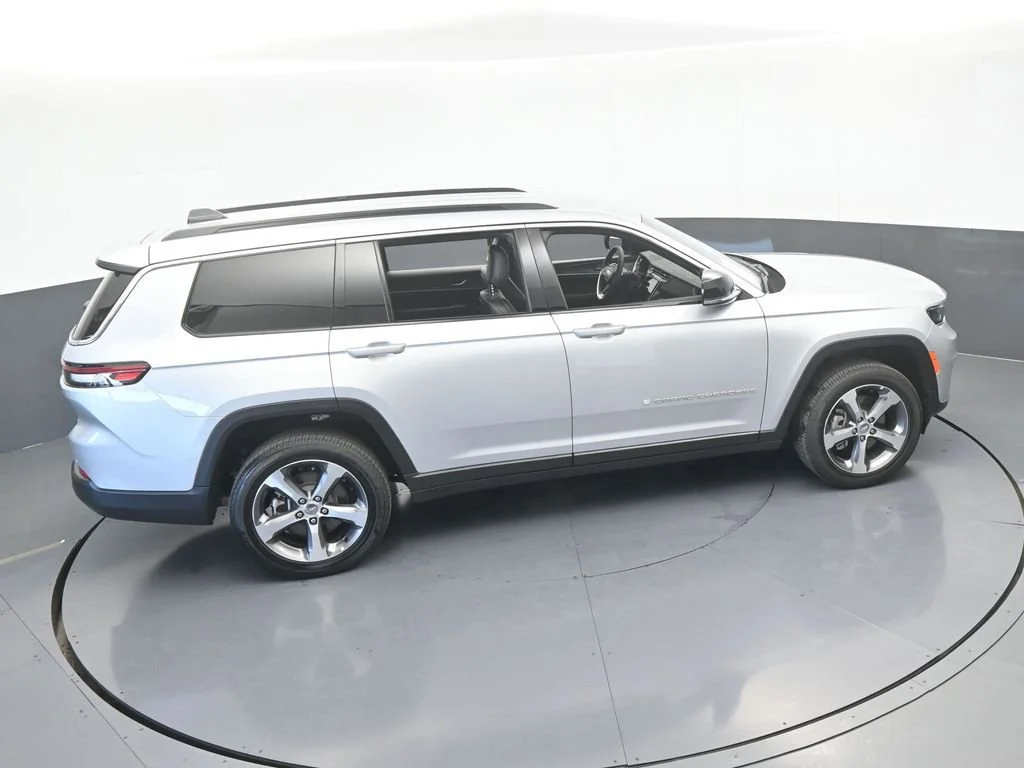 Used 2025 Silver Jeep Limited image 54