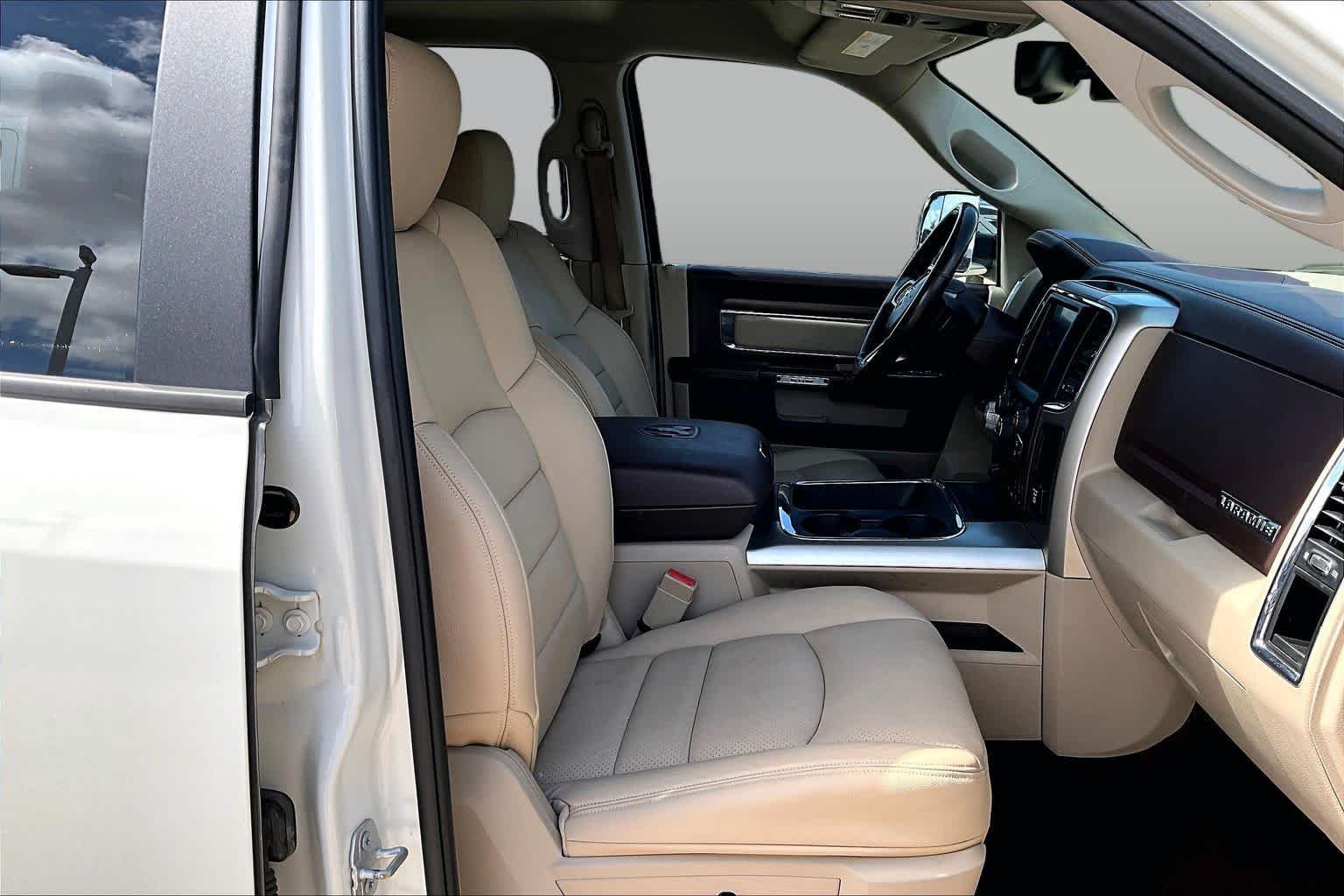Used 2018 Pearl White Ram Laramie image 10