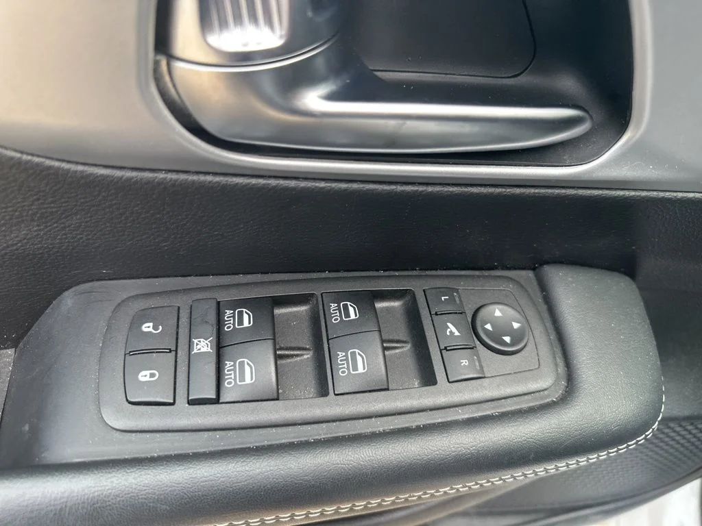 Used 2025 White Chrysler Limited image 8
