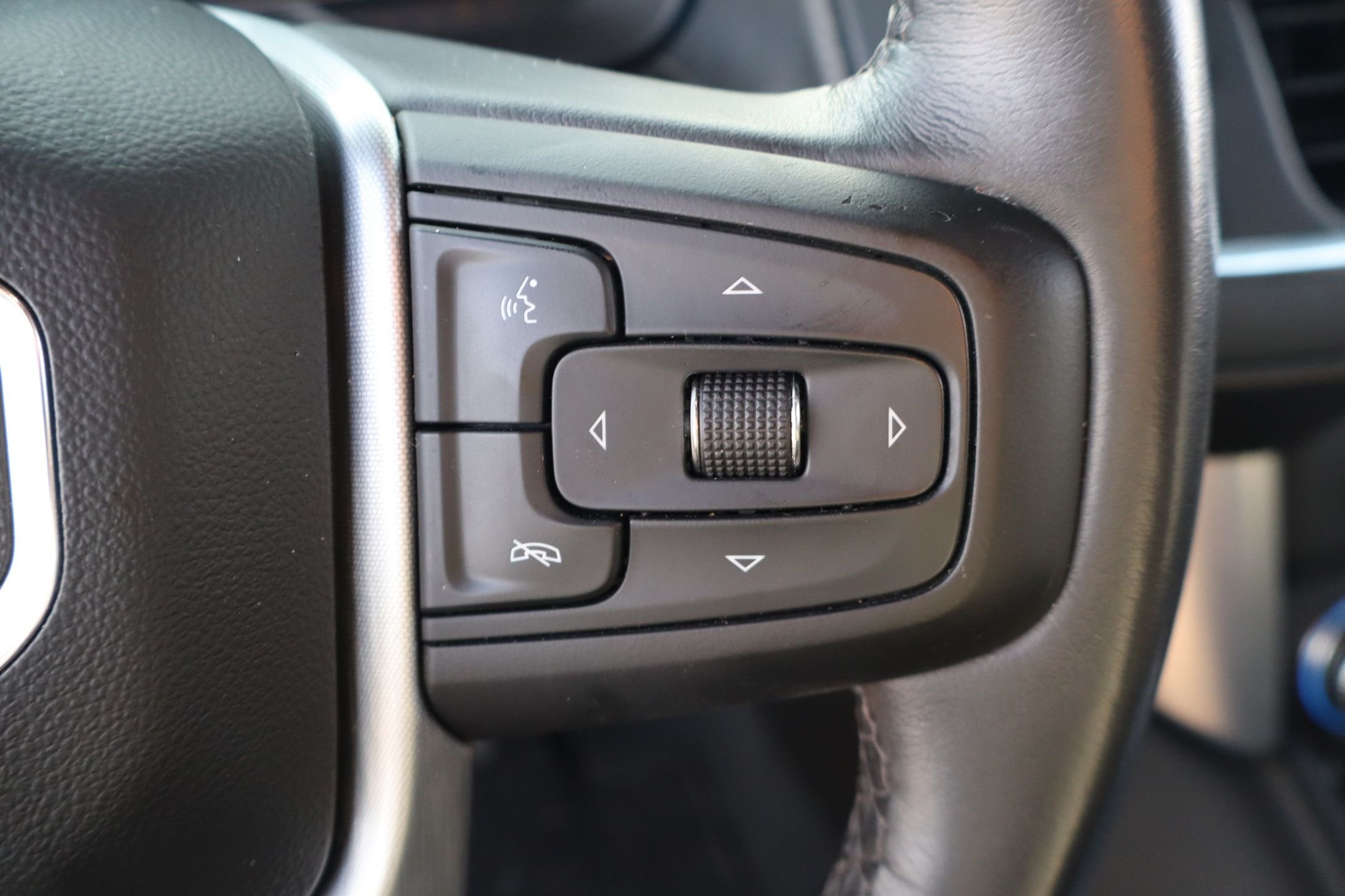 Used 2023 Titanium GMC SLT image 15