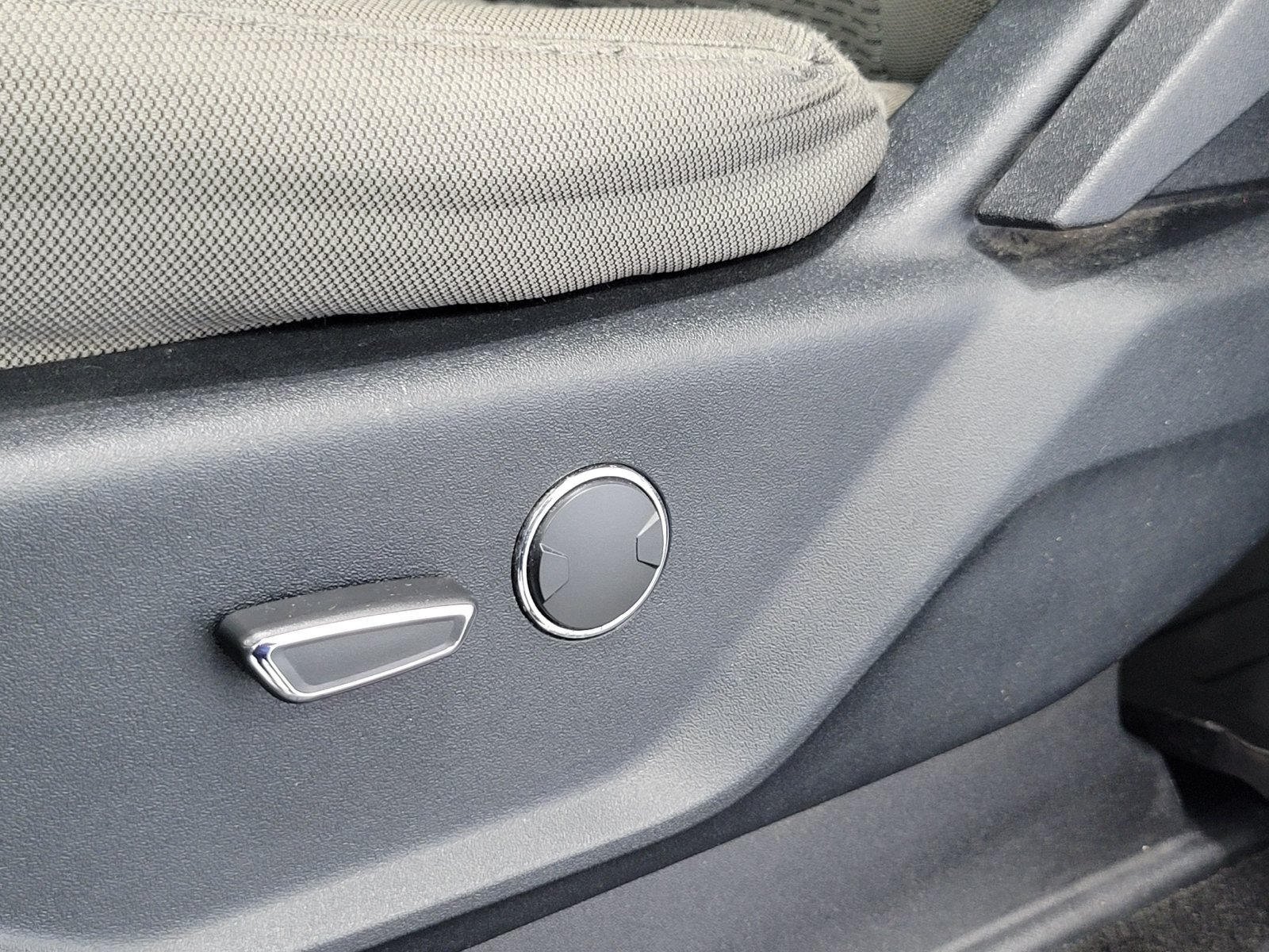 Used 2015 Silver Ford XLT image 9