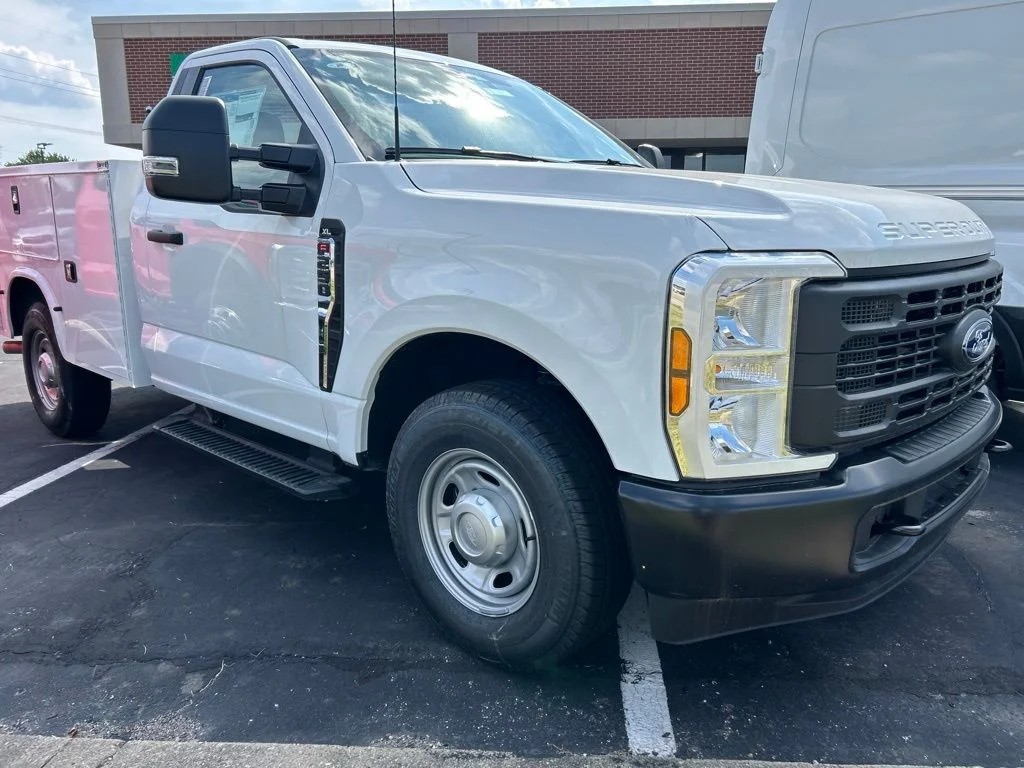 New 2026 Oxford White Ford XL image 3