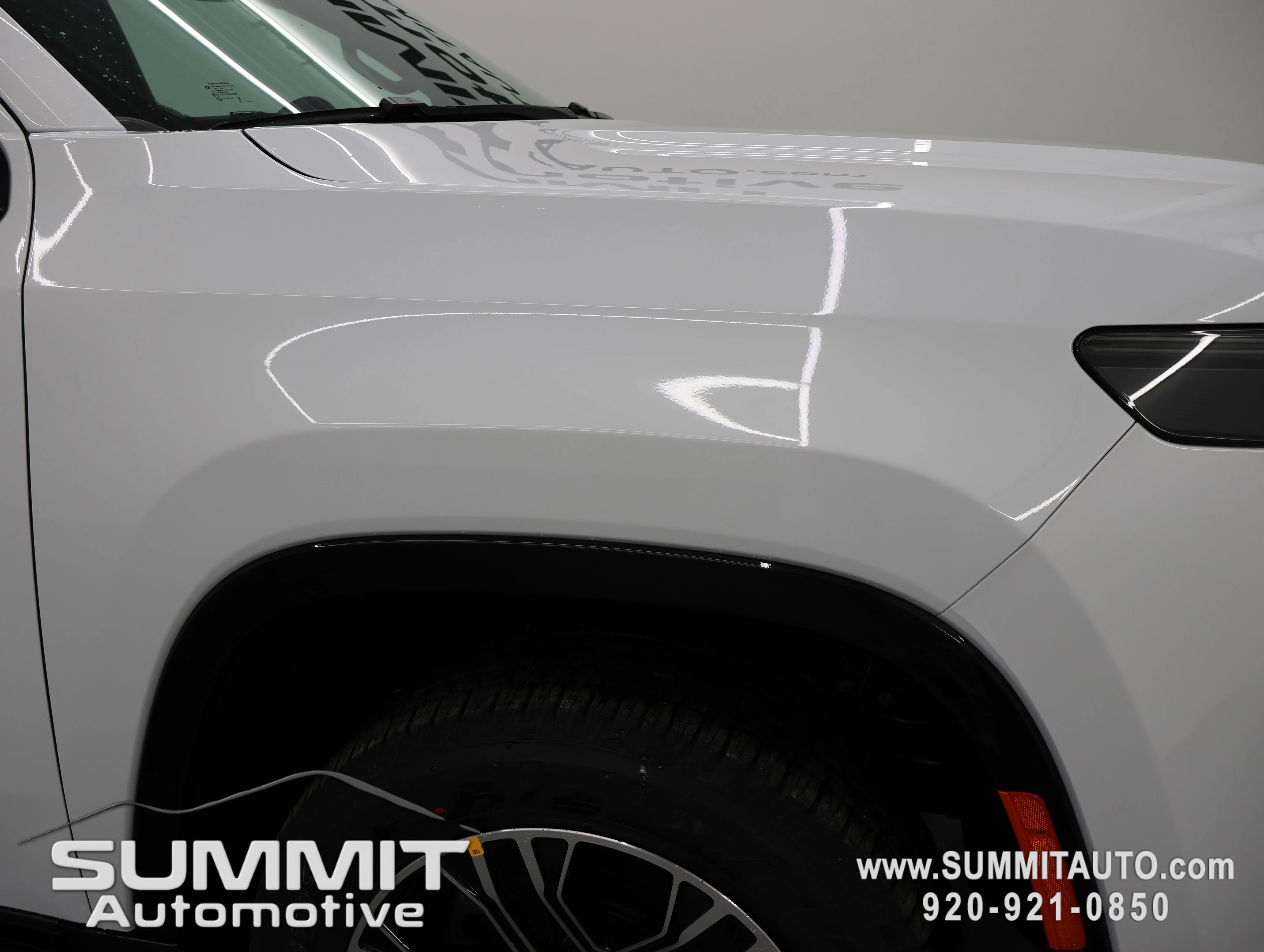 New 2026 Bright White Clear-Coat Exterior Paint Jeep  image 23