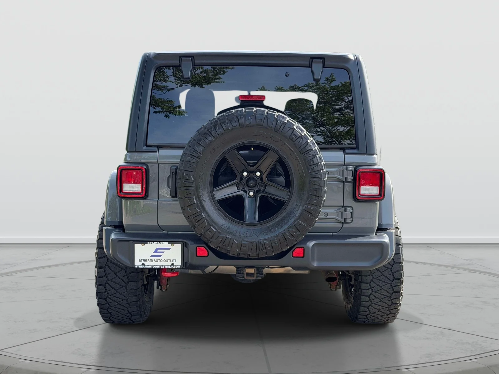 Used 2022 Gray Jeep Rubicon image 5