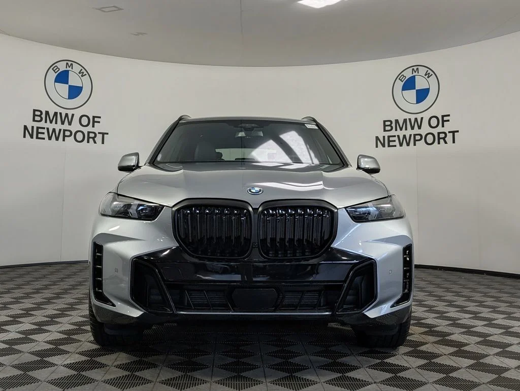 New 2026 Skyscraper Grey Metallic BMW xDrive50e image 4