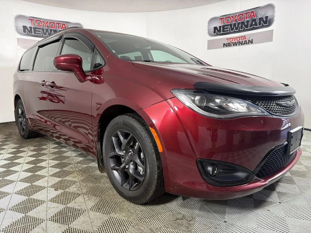 2020 Chrysler Pacifica Touring L's photo