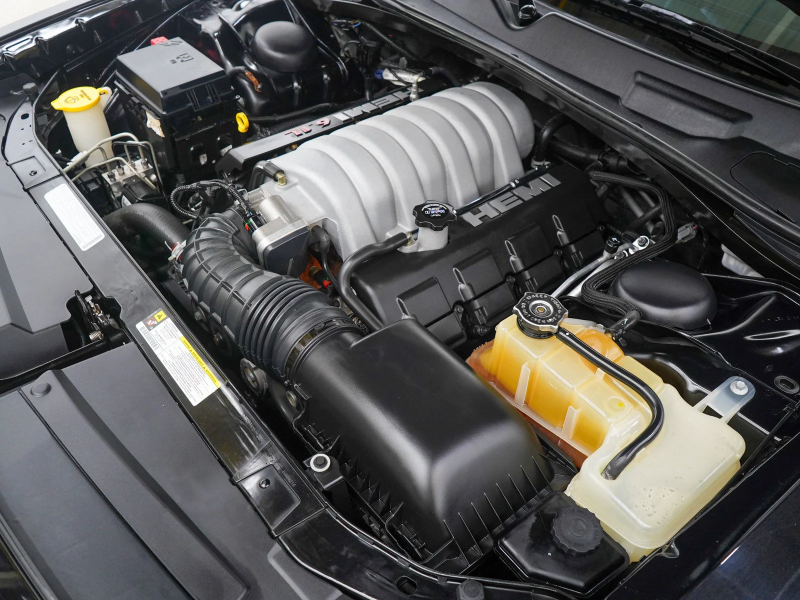 Used 2008 Brilliant Black Crystal Pearlcoat Dodge SRT8 image 32