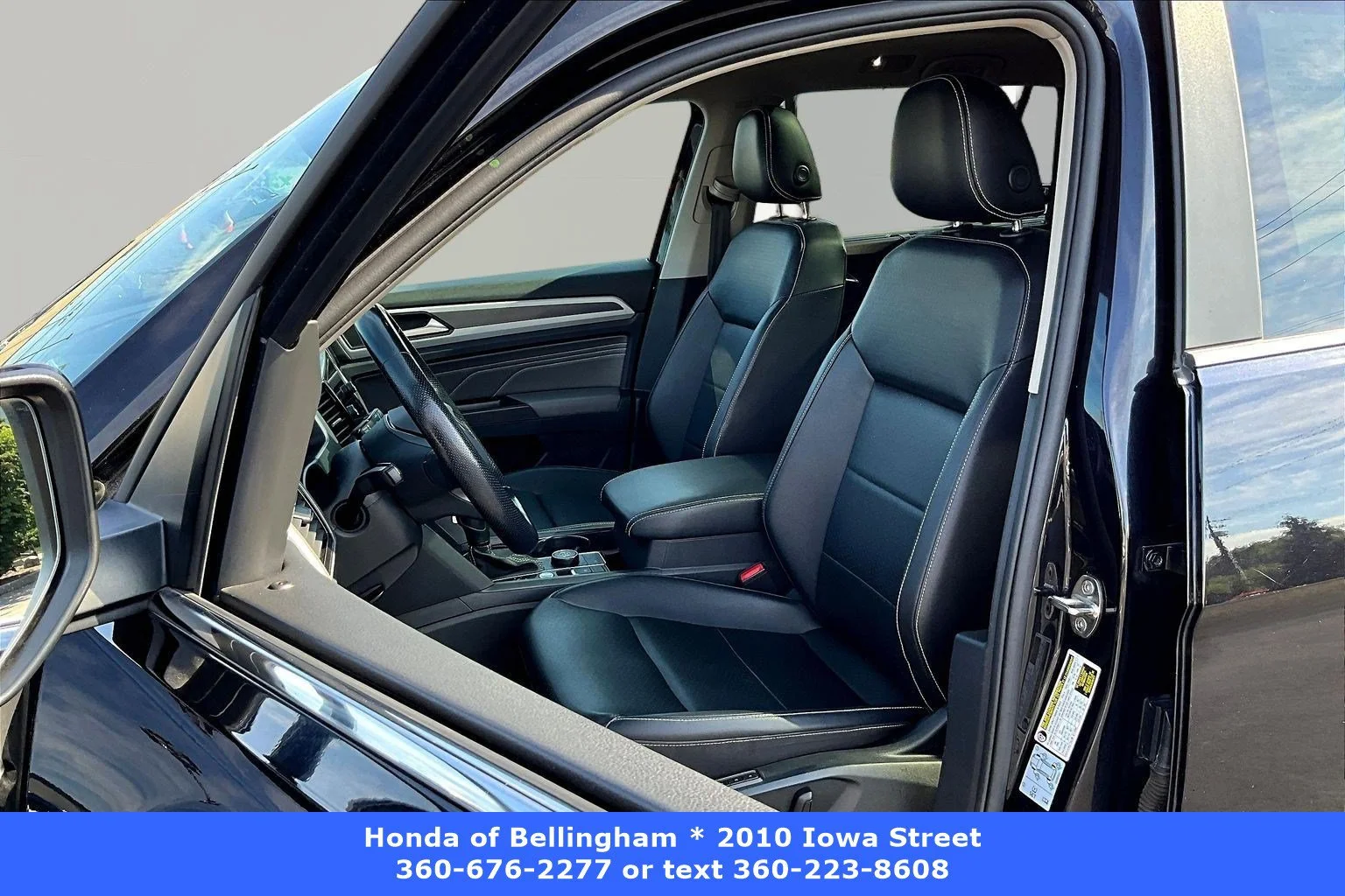 Used 2021 Deep Black Volkswagen 3.6L V6 SEL R-Line image 18