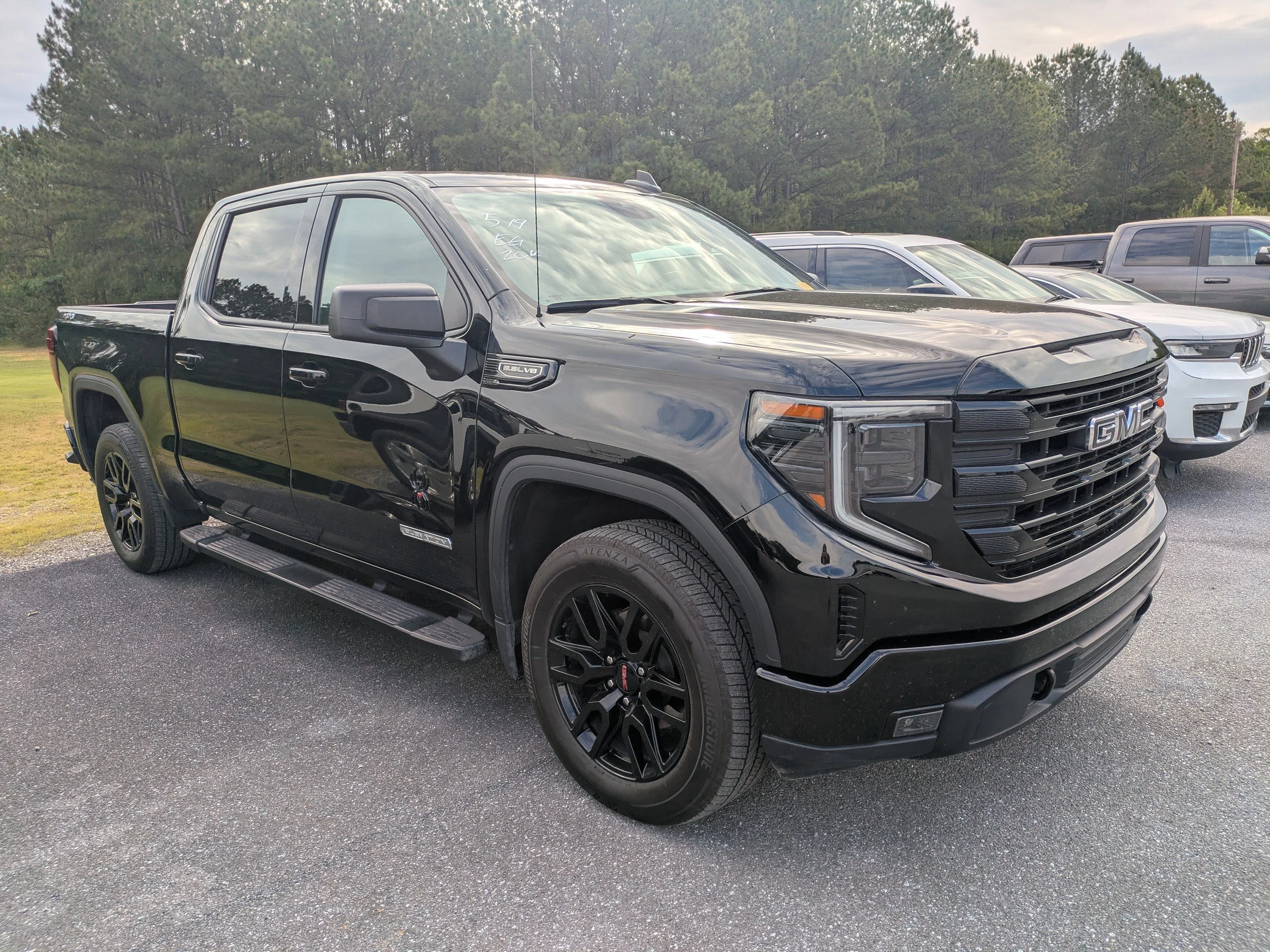 2025 GMC Sierra 4WD Crew Cab Short Box Elevation's photo