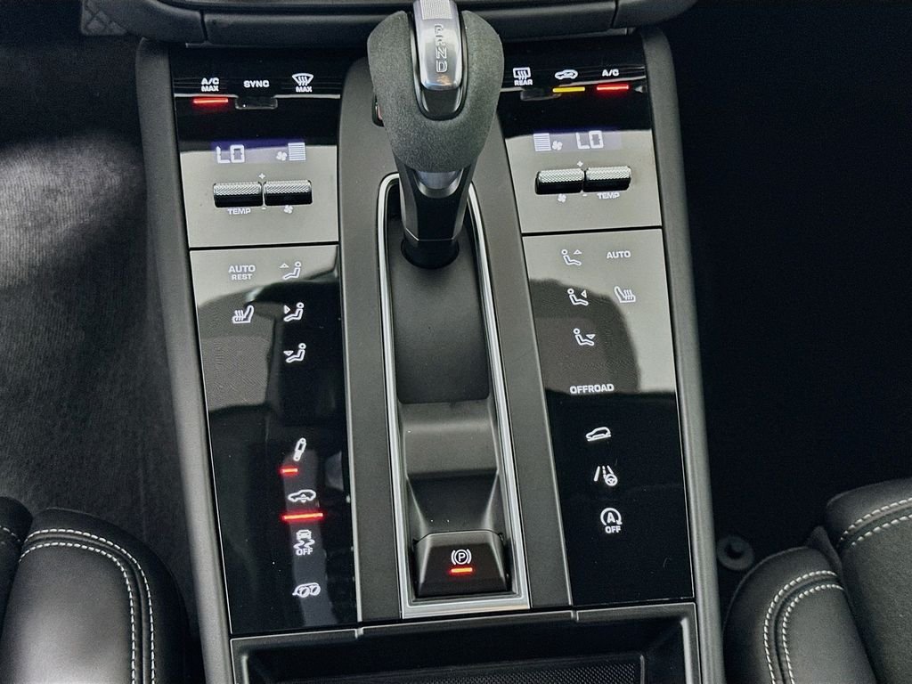 Pre-Owned 2026 Porsche Macan GTS, photo 16