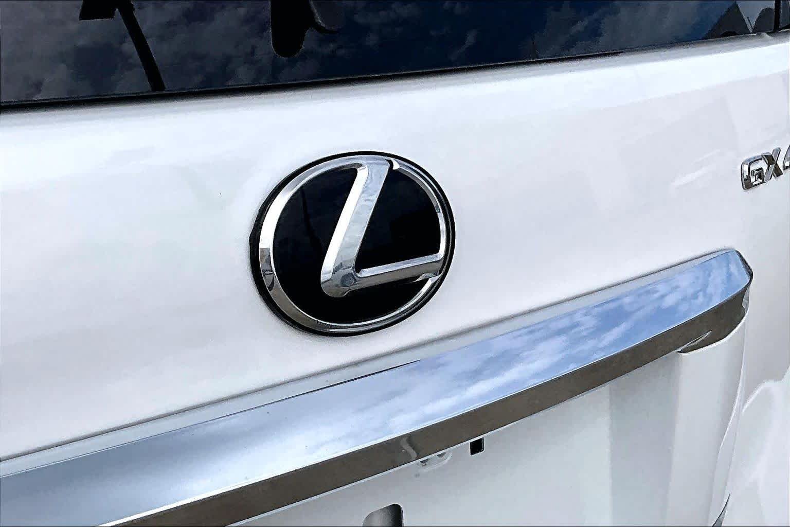 Used 2020 Starfire Pearl Lexus Premium image 31