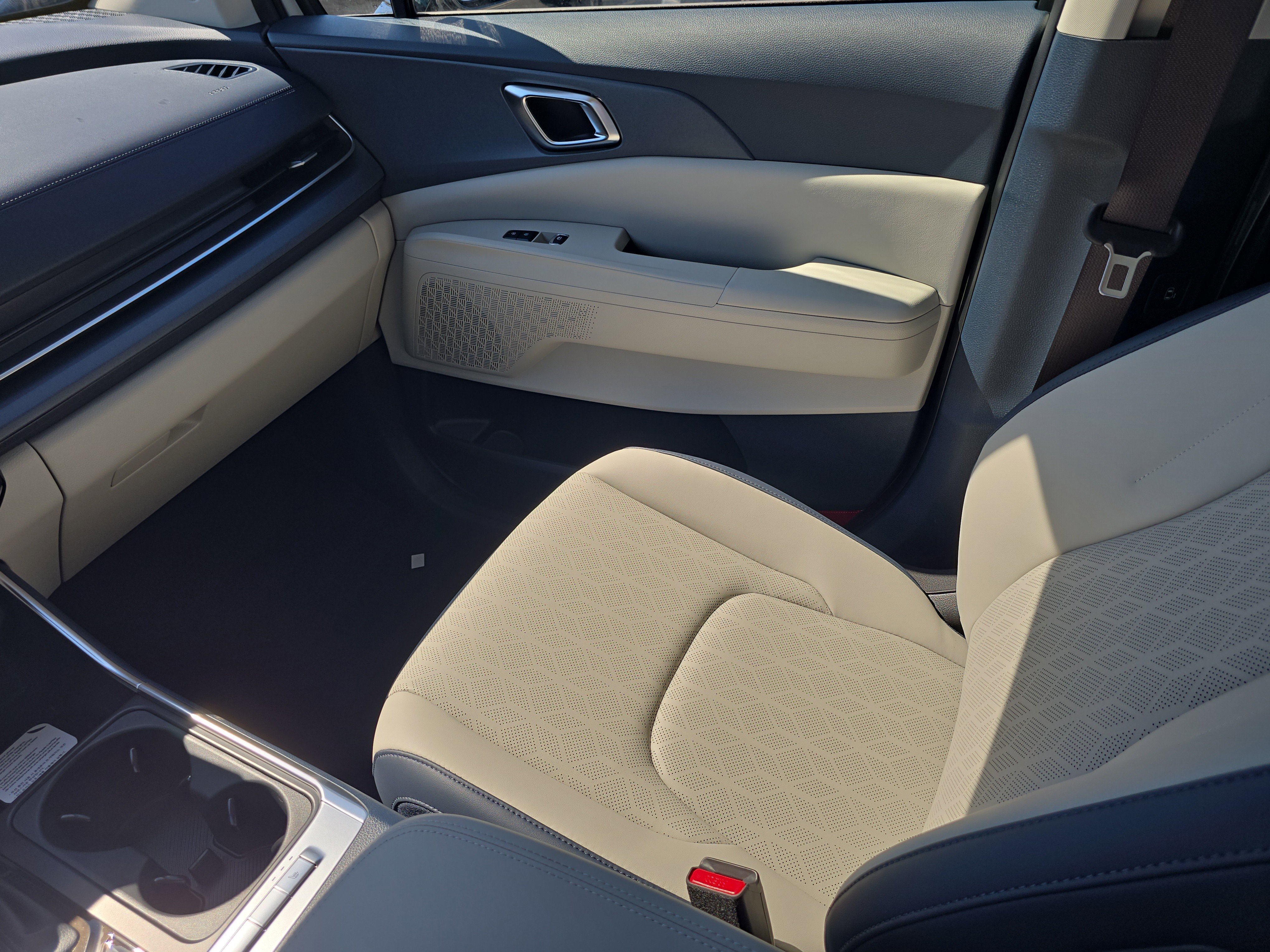 New 2026 Ivory Silver Kia EX image 16