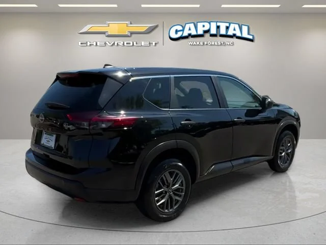 Used 2024  Nissan S image 5