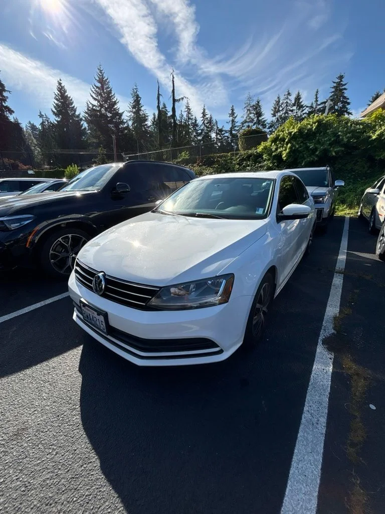 Used 2017 White Volkswagen 1.4T SE image 1
