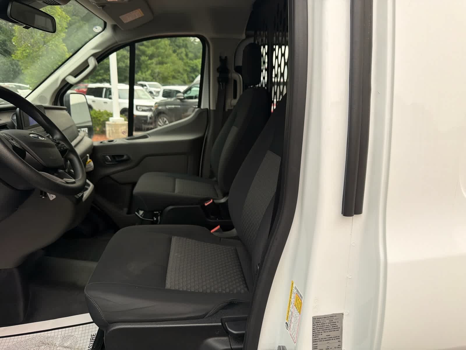 Used 2025 Oxford White Clearcoat Ford  image 17