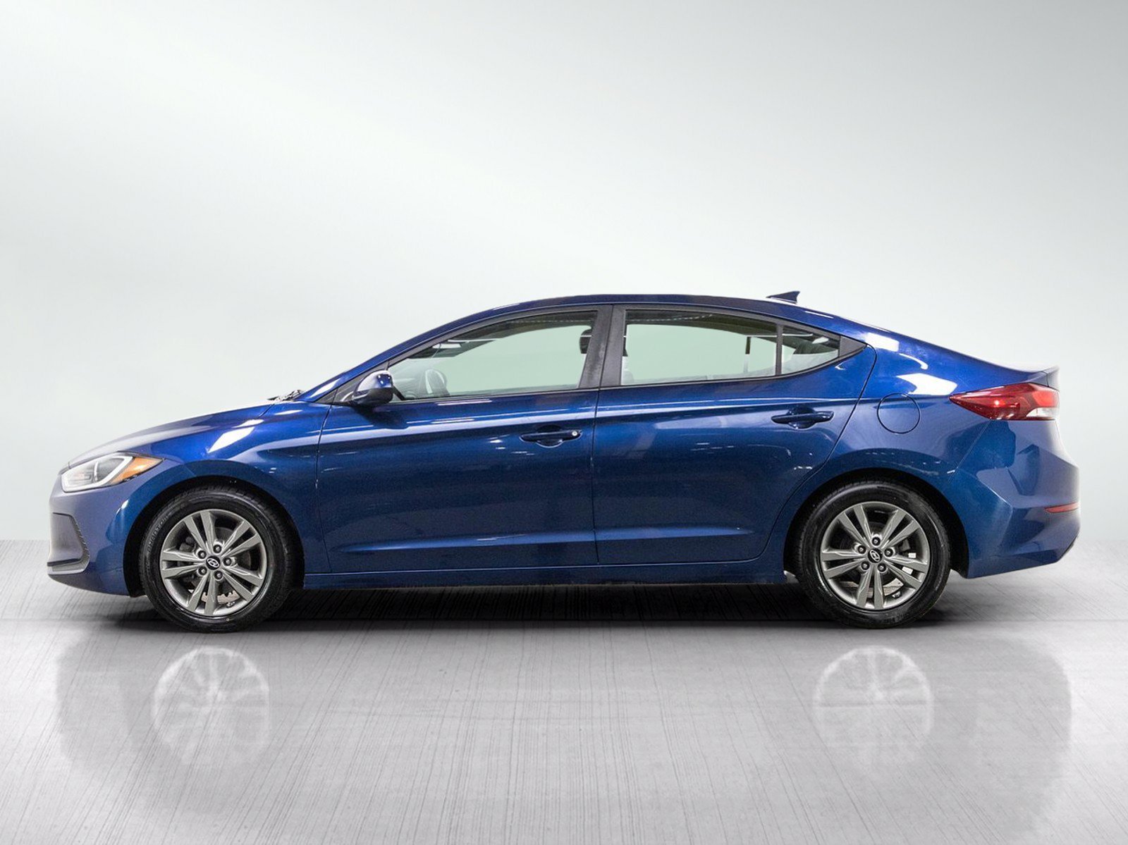 Used 2018 Hyundai Elantra SEL with VIN 5NPD84LF5JH321599 for sale in Burnsville, Minnesota