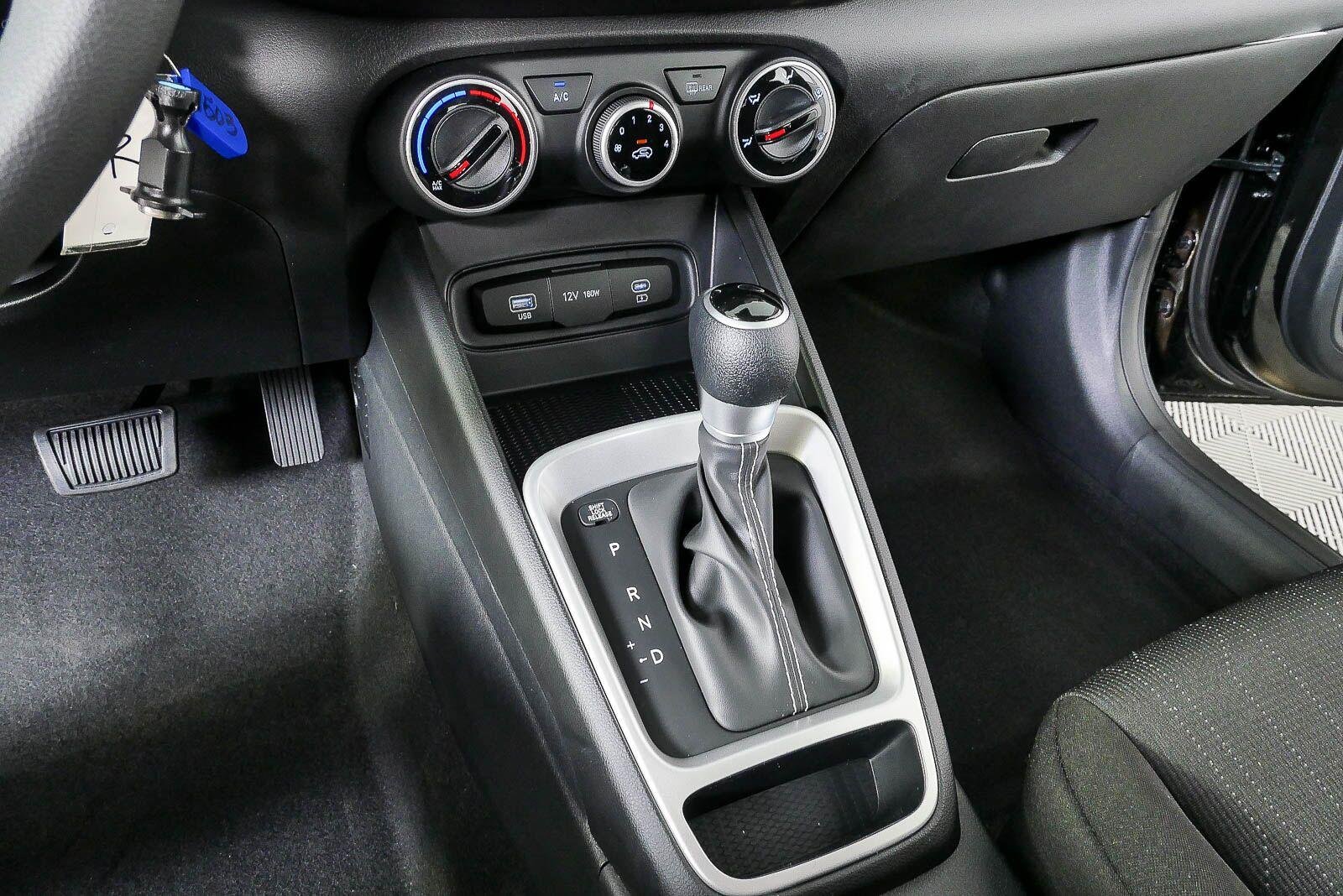 New 2026 Onyx Black Hyundai SE image 16