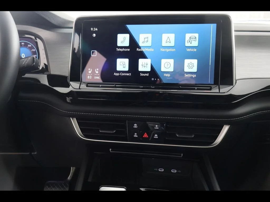 New 2026 Black Volkswagen 2.0T SE w/Technology image 13