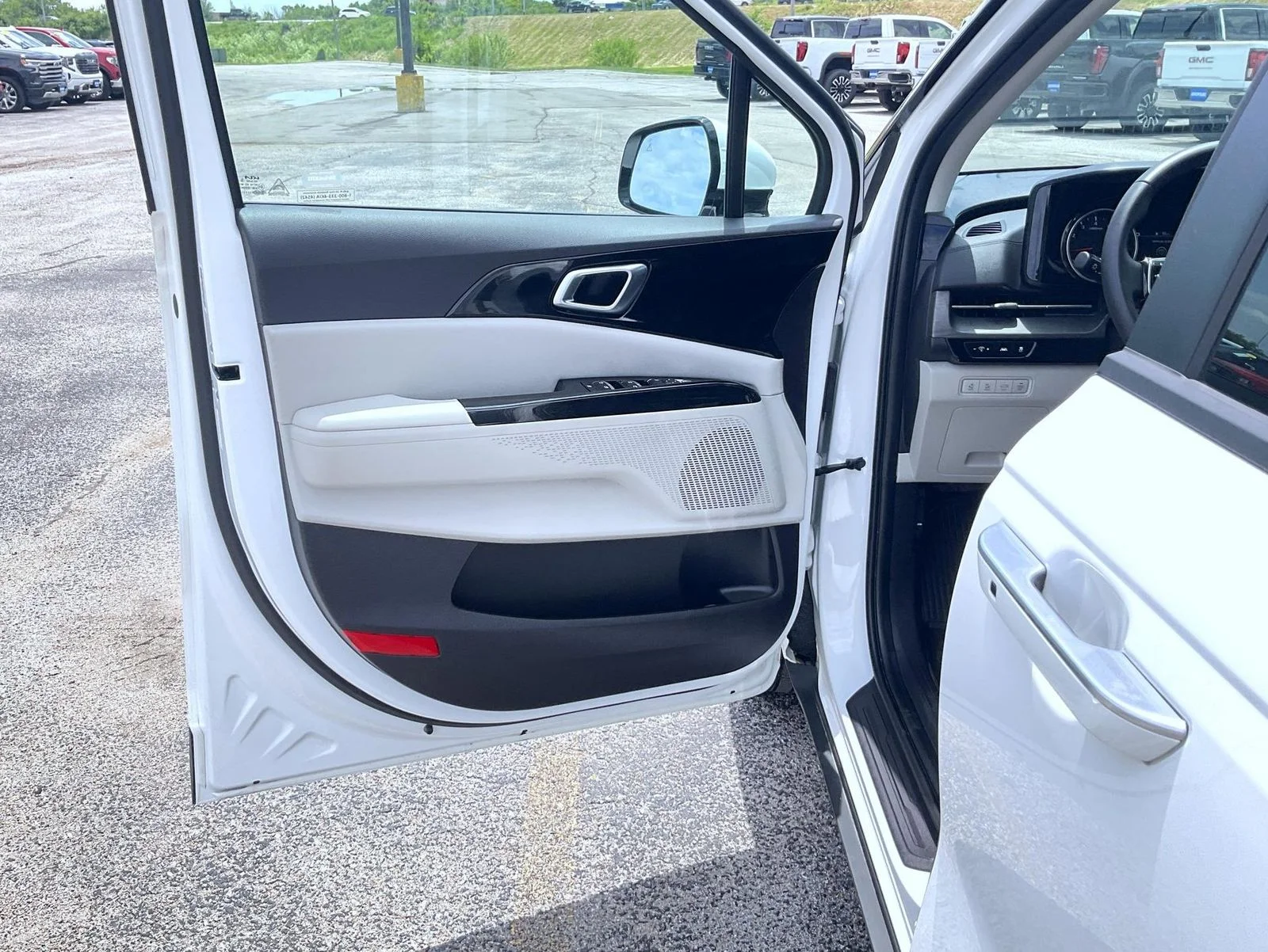Used 2024 White Kia EX image 9