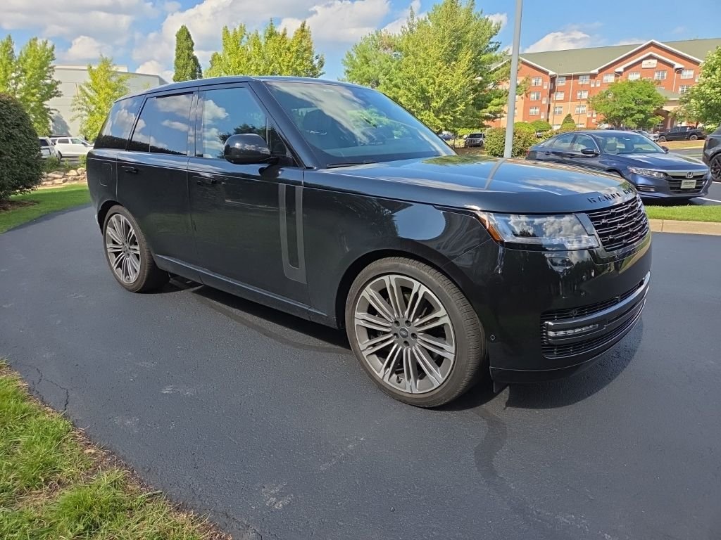 Used 2025 Santorini Black Metallic Land Rover SE image 7