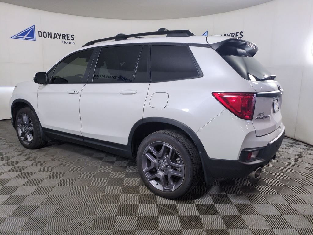 Certified Used 2023 Platinum White Pearl Honda EX-L image 4